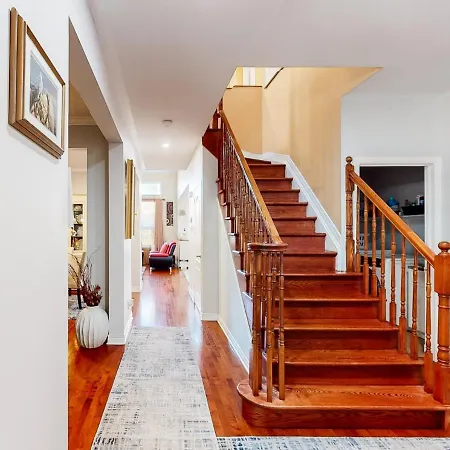 4 Bedroom House In Ottawa, Great Location Apartment *