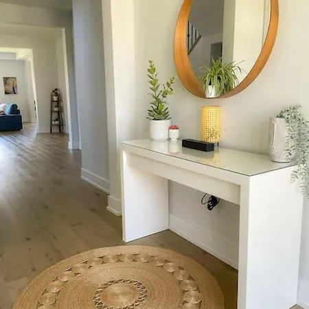 Lux-haven- Single Family Barrhaven Apartment