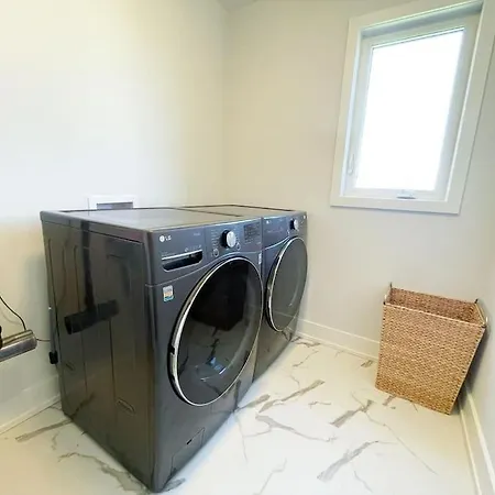 Lux-haven- Single Family Barrhaven Apartment Ottawa