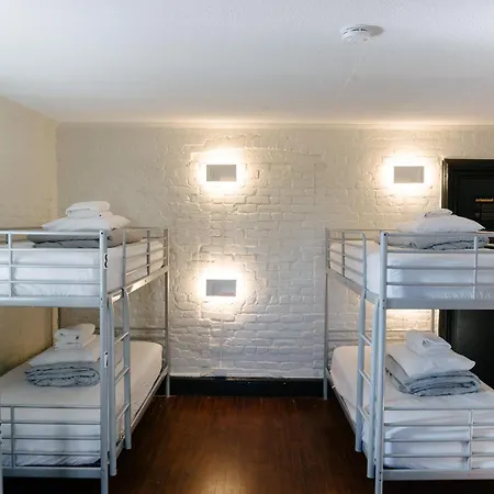 Saintlo Ottawa Jail Hostel