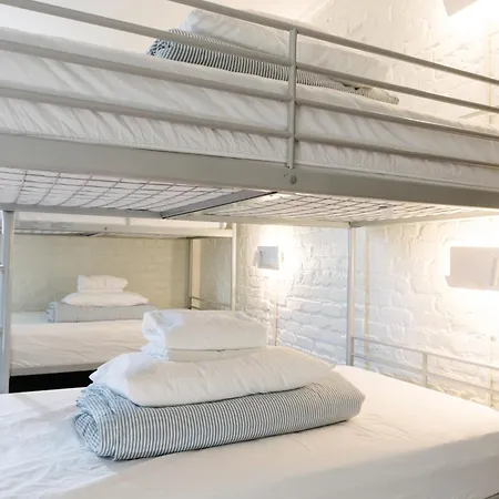 Saintlo Ottawa Jail Hostel