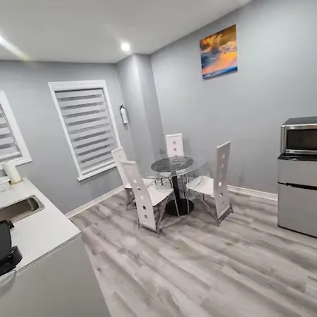 Superb Huge Downtown + Sofabed Bedroom #6 * Ottawa