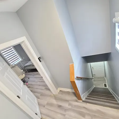 Superb Huge Downtown + Sofabed Bedroom #6 *