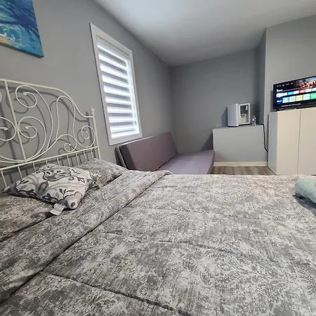 Superb Huge Downtown + Sofabed Bedroom #6 Guest house Ottawa