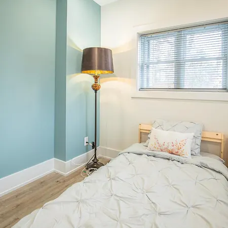 Cozy Private - 3 Minutes From Downtown With Free Parking Apartment Ottawa