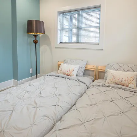 Apartment Cozy Private - 3 Minutes From Downtown With Free Parking *