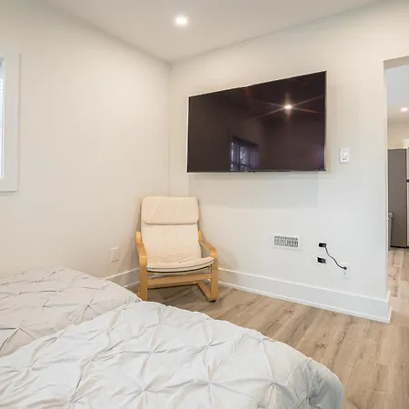 Cozy Private - 3 Minutes From Downtown With Free Parking Apartment Ottawa