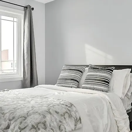 Modern Townhome In Kanata W Direct Forest Access * Ottawa
