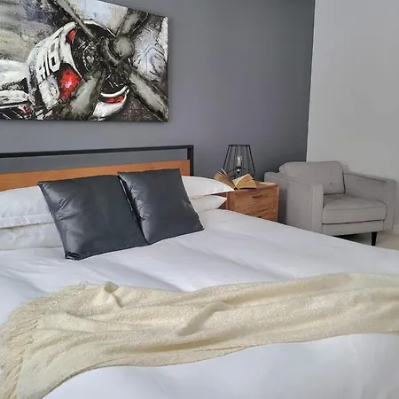 Holiday home Modern Townhome In Kanata W Direct Forest Access *