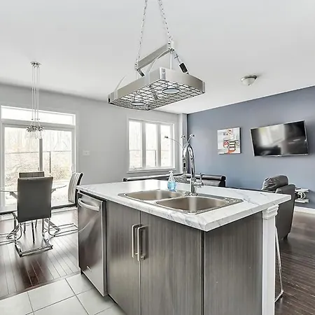 Modern Townhome In Kanata W Direct Forest Access * Ottawa
