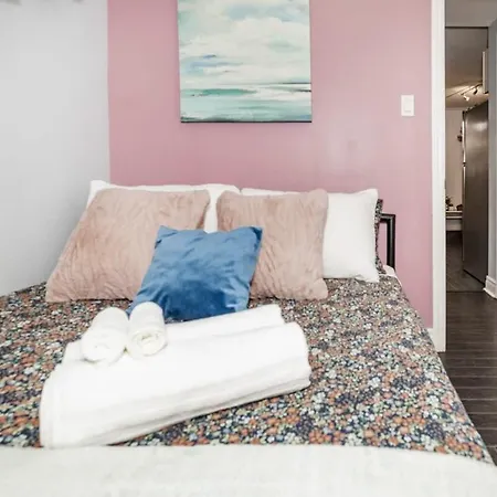 Cozy Unit With Private Rooftop Terrace *