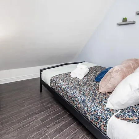 Cozy Unit With Private Rooftop Terrace Ottawa