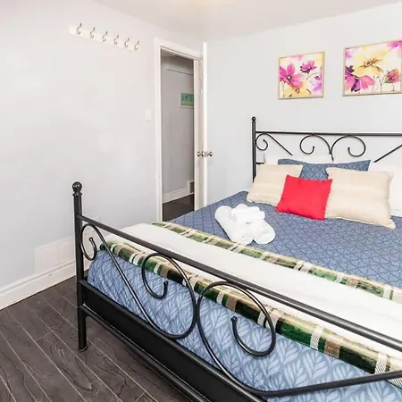 Cozy Unit With Private Rooftop Terrace * Ottawa