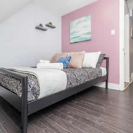 Cozy Unit With Private Rooftop Terrace *