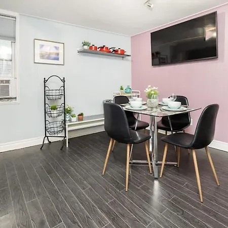 Cozy Unit With Private Rooftop Terrace Ottawa