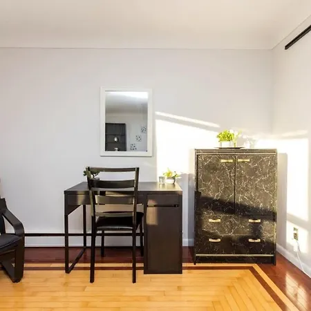 Cozy 2br King Bed Apt Close To The Center * Ottawa