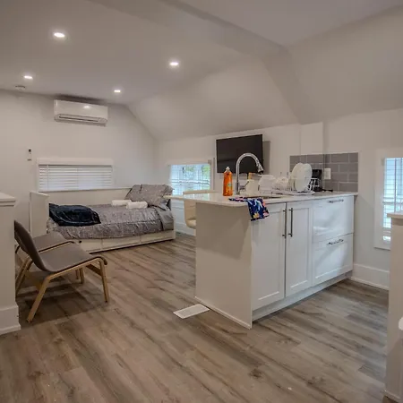 3 Minutes From Downtown - Free Parking Hotel