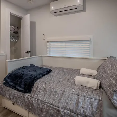 3 Minutes From Downtown - Free Parking Hotel 4*