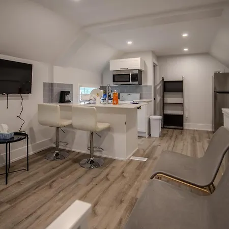 3 Minutes From Downtown - Free Parking Hotel