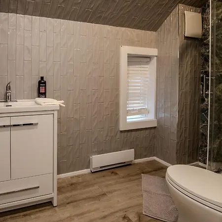 Hotel 3 Minutes From Downtown - Free Parking