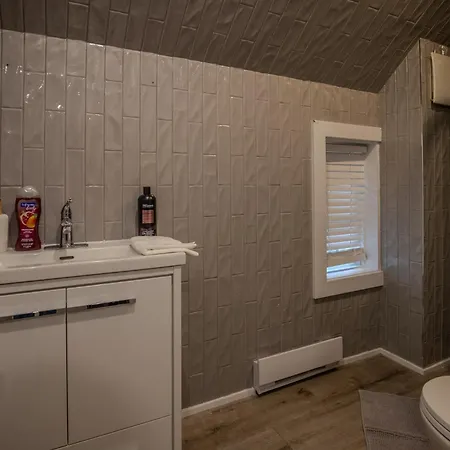 3 Minutes From Downtown - Free Parking Hotel 4*