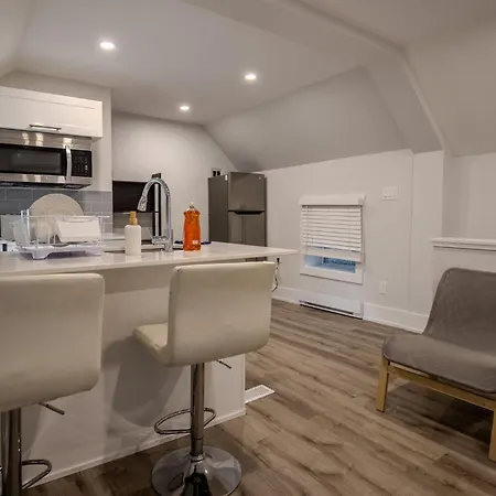 Hotel 3 Minutes From Downtown - Free Parking 4*