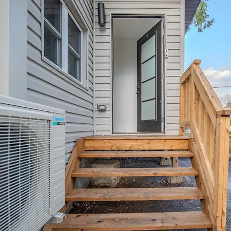 Hotel 3 Minutes From Downtown - Free Parking