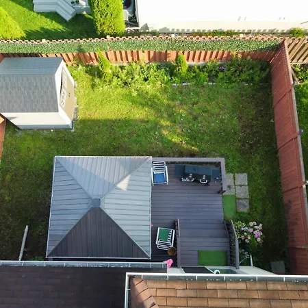 4 Bedroom House In Ottawa, Great Location Apartment