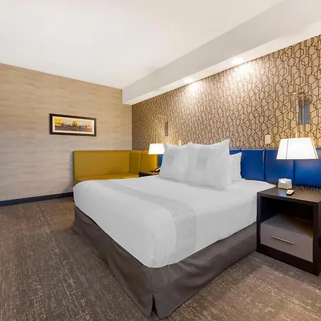 Glo Western Kanata West Hotel 3*