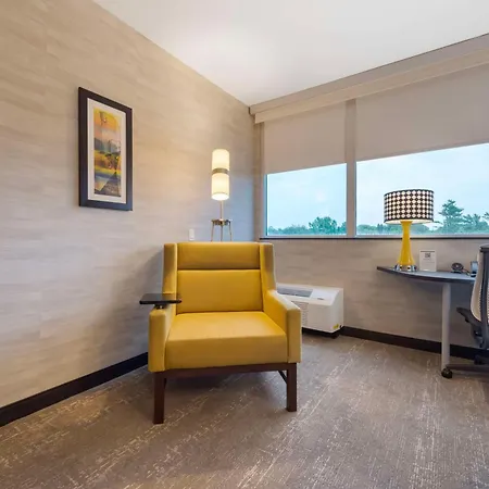 Glo Western Kanata West 3*
