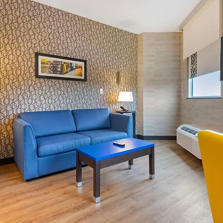 Glo Western Kanata West Hotel