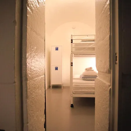 Saintlo Ottawa Jail Hostel Ottawa