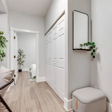 Modern Comfort - 3 Bedroom With Parking - Downtown Apartment Ottawa