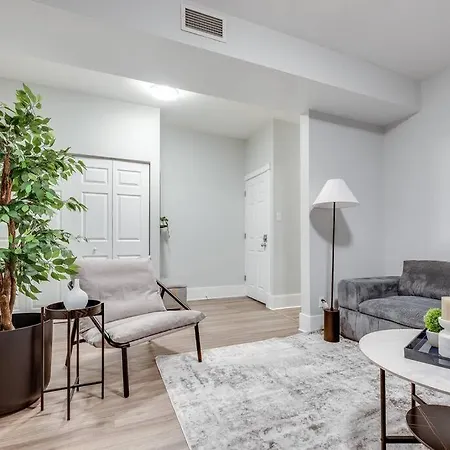 Apartment Modern Comfort - 3 Bedroom With Parking - Downtown