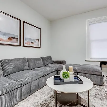 Modern Comfort - 3 Bedroom With Parking - Downtown Ottawa