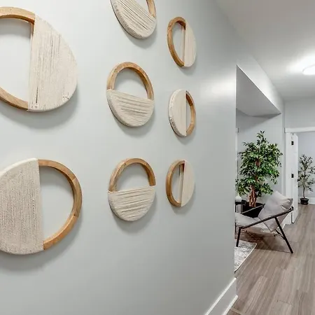 Apartment Modern Comfort - 3 Bedroom With Parking - Downtown