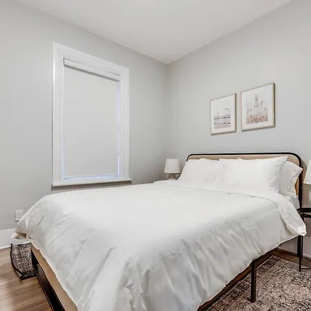 Apartment Modern Comfort - 3 Bedroom With Parking - Downtown *