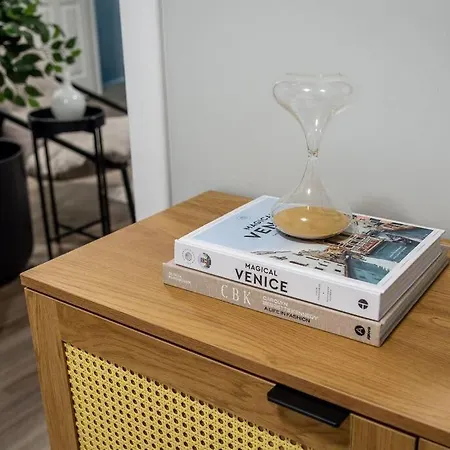 Apartment Modern Comfort - 3 Bedroom With Parking - Downtown