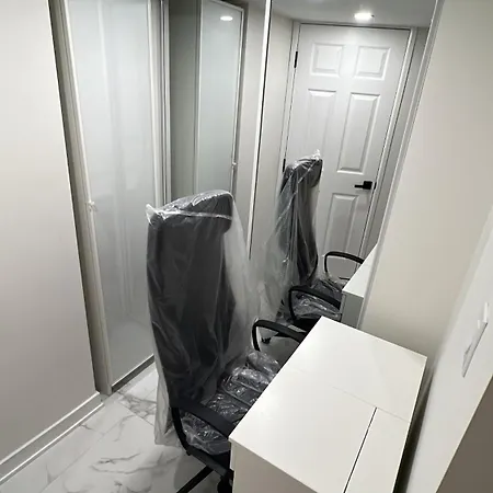 Apartment Private Separate Furnished Unit 'entire Place', With A Full Access To A Backyard
