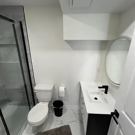 Private Separate Furnished Unit 'entire Place', With A Full Access To A Backyard * Ottawa