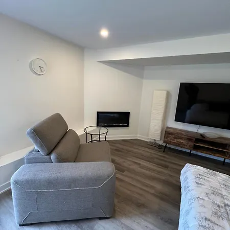 Private Separate Furnished Unit 'entire Place', With A Full Access To A Backyard
