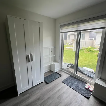 Apartment Private Separate Furnished Unit 'entire Place', With A Full Access To A Backyard *