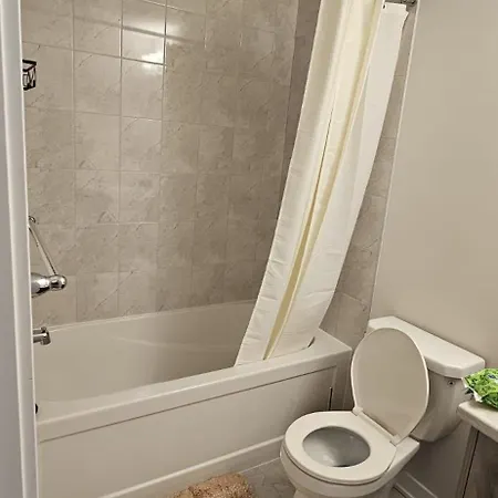 Charming And Peaceful With Dedicated Bathroom In Homestay Ottawa