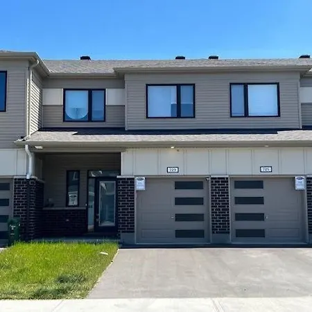 723 Perseus Ave, Nepean Ontario *