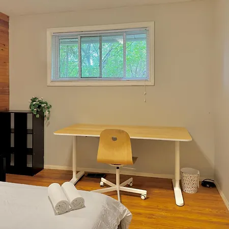 Free Parking Quiet Close To College Homestay Ottawa