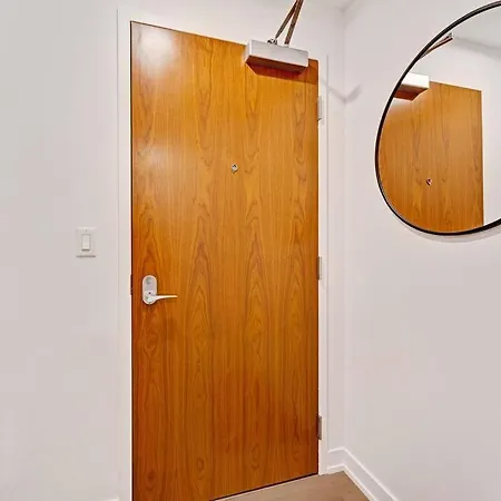 1bd Luxury - Walk To Parliament Apartment *