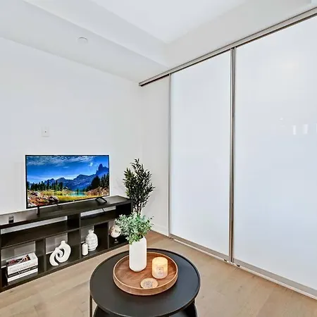 1bd Luxury - Walk To Parliament Apartment