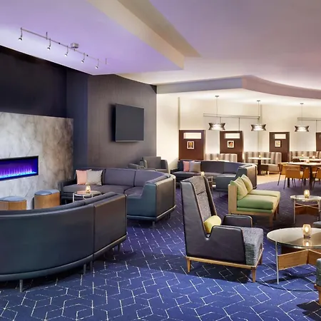 Courtyard By Marriott East Hotel