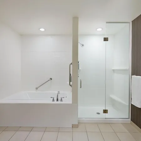 Hotel Courtyard By Marriott East 3*