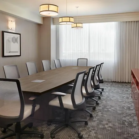 Courtyard By Marriott East Hotel 3*